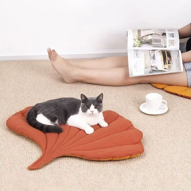 Outdoor Camping Dog Bed - 양면 사용 가능한 부드러운 잎사귀 모양